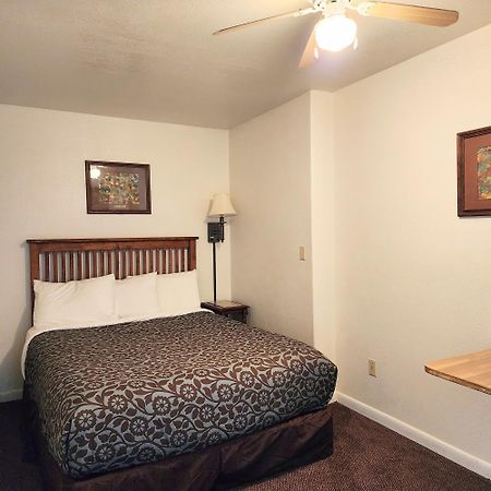 Canyon Motel Near Rocky Mountain National Park ฮ็อตซัลเฟอร์สปริงส์ ภายนอก รูปภาพ