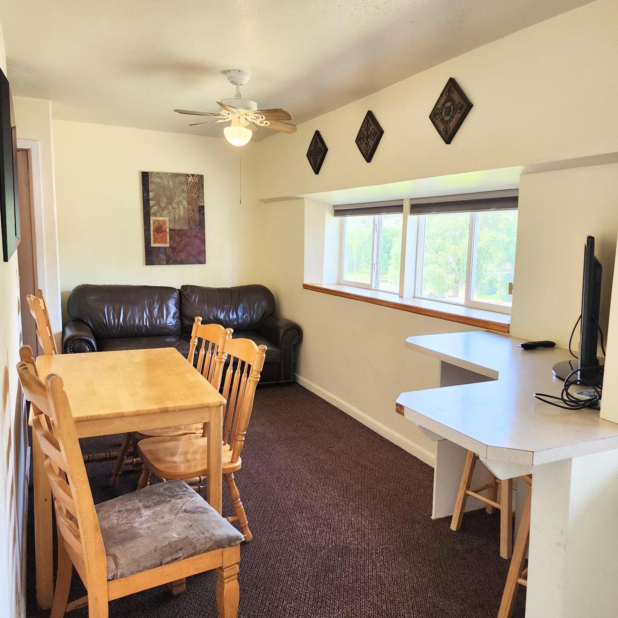 Canyon Motel Near Rocky Mountain National Park ฮ็อตซัลเฟอร์สปริงส์ ภายนอก รูปภาพ