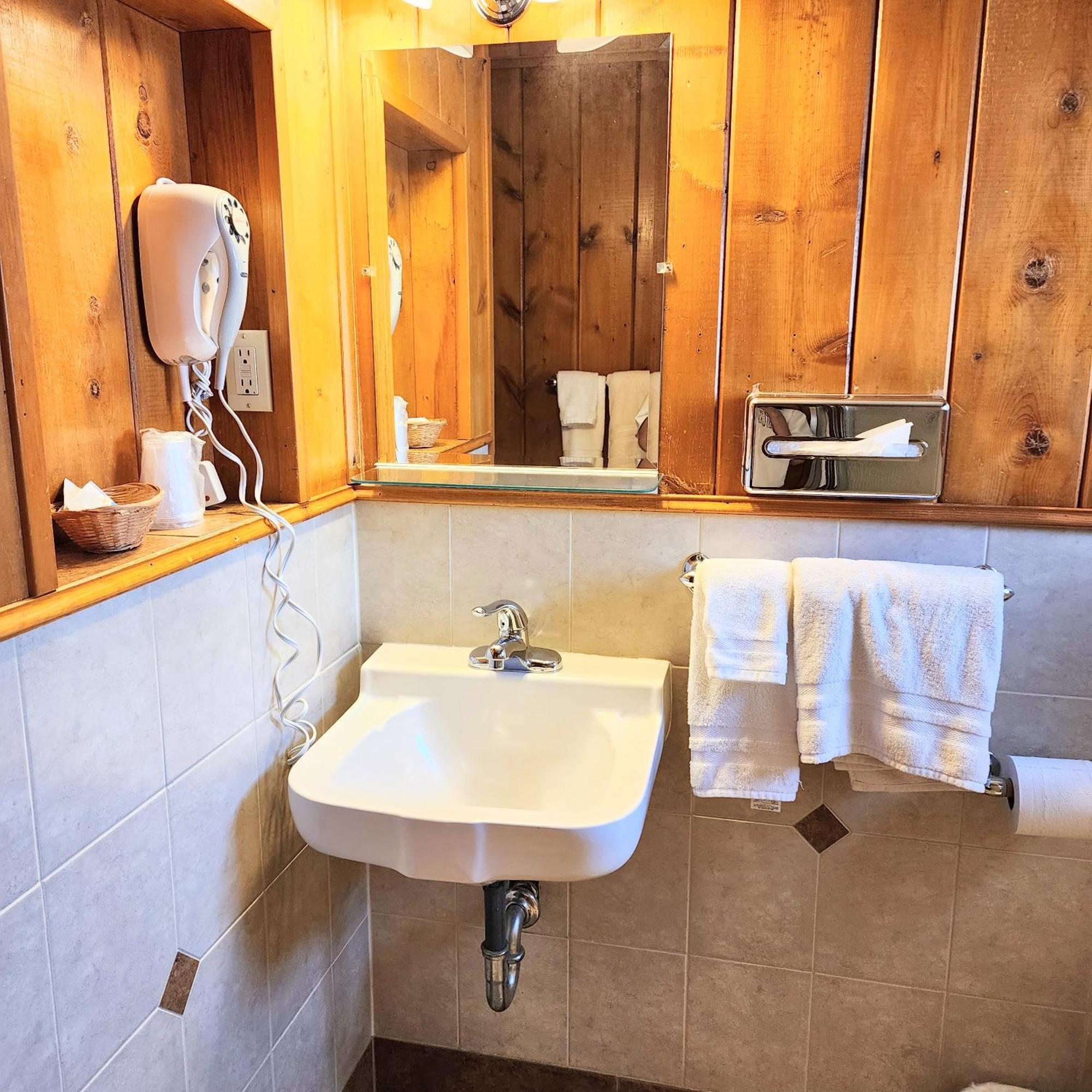 Canyon Motel Near Rocky Mountain National Park ฮ็อตซัลเฟอร์สปริงส์ ภายนอก รูปภาพ