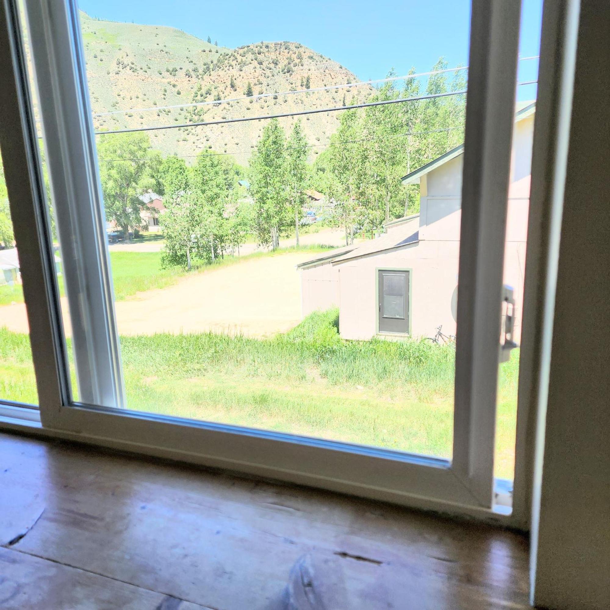 Canyon Motel Near Rocky Mountain National Park ฮ็อตซัลเฟอร์สปริงส์ ภายนอก รูปภาพ