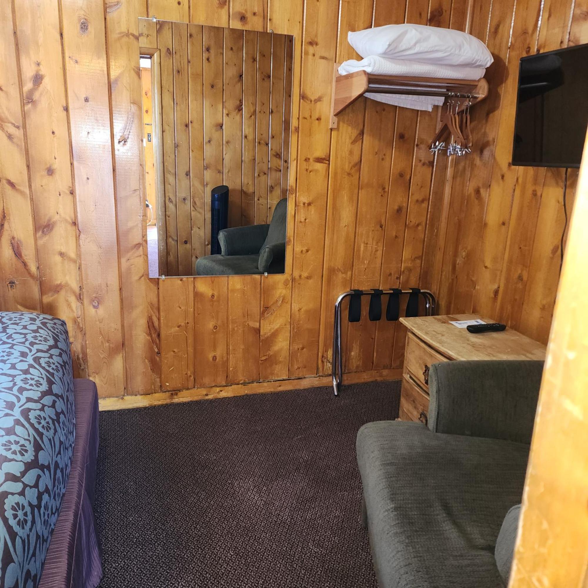 Canyon Motel Near Rocky Mountain National Park ฮ็อตซัลเฟอร์สปริงส์ ภายนอก รูปภาพ