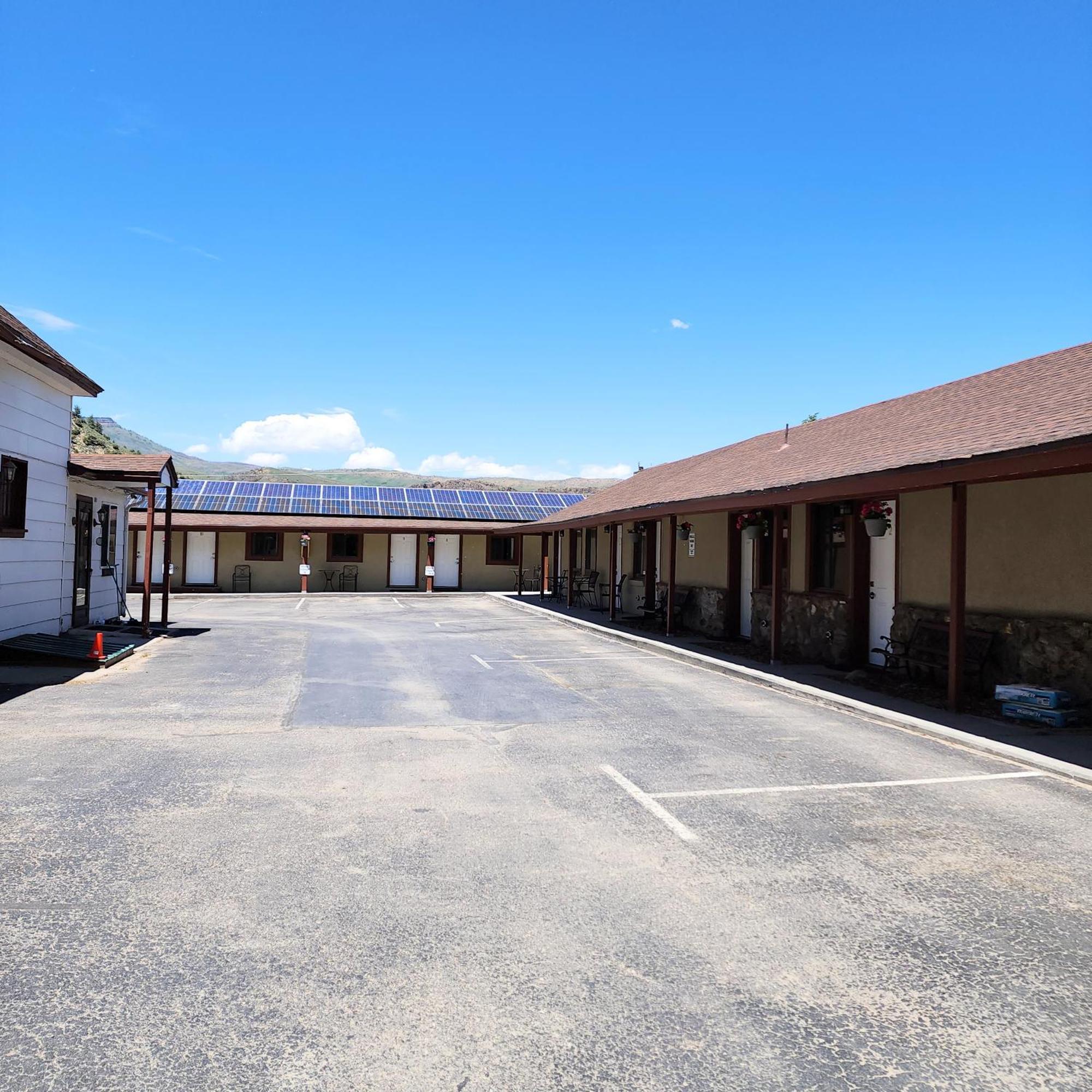 Canyon Motel Near Rocky Mountain National Park ฮ็อตซัลเฟอร์สปริงส์ ภายนอก รูปภาพ