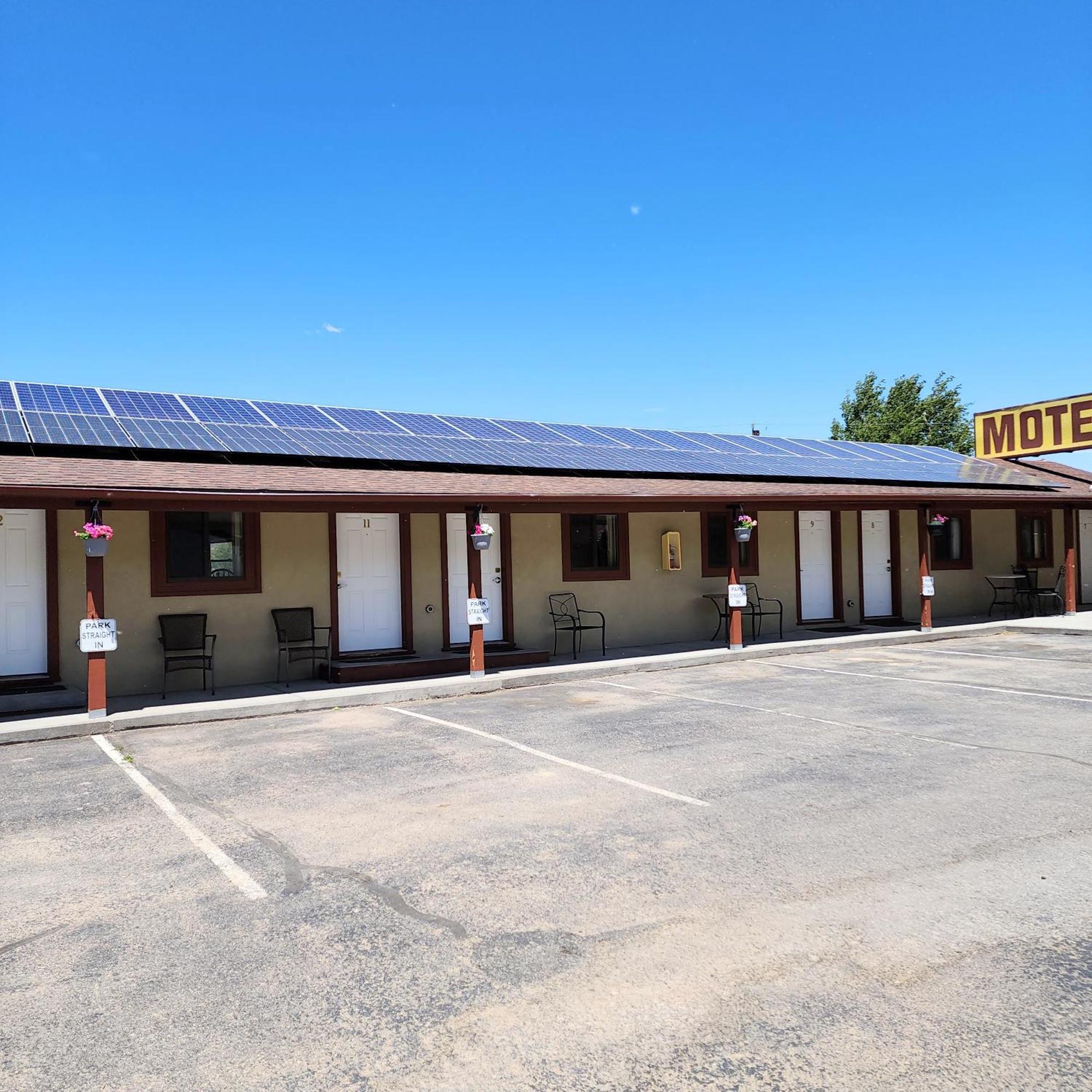 Canyon Motel Near Rocky Mountain National Park ฮ็อตซัลเฟอร์สปริงส์ ภายนอก รูปภาพ