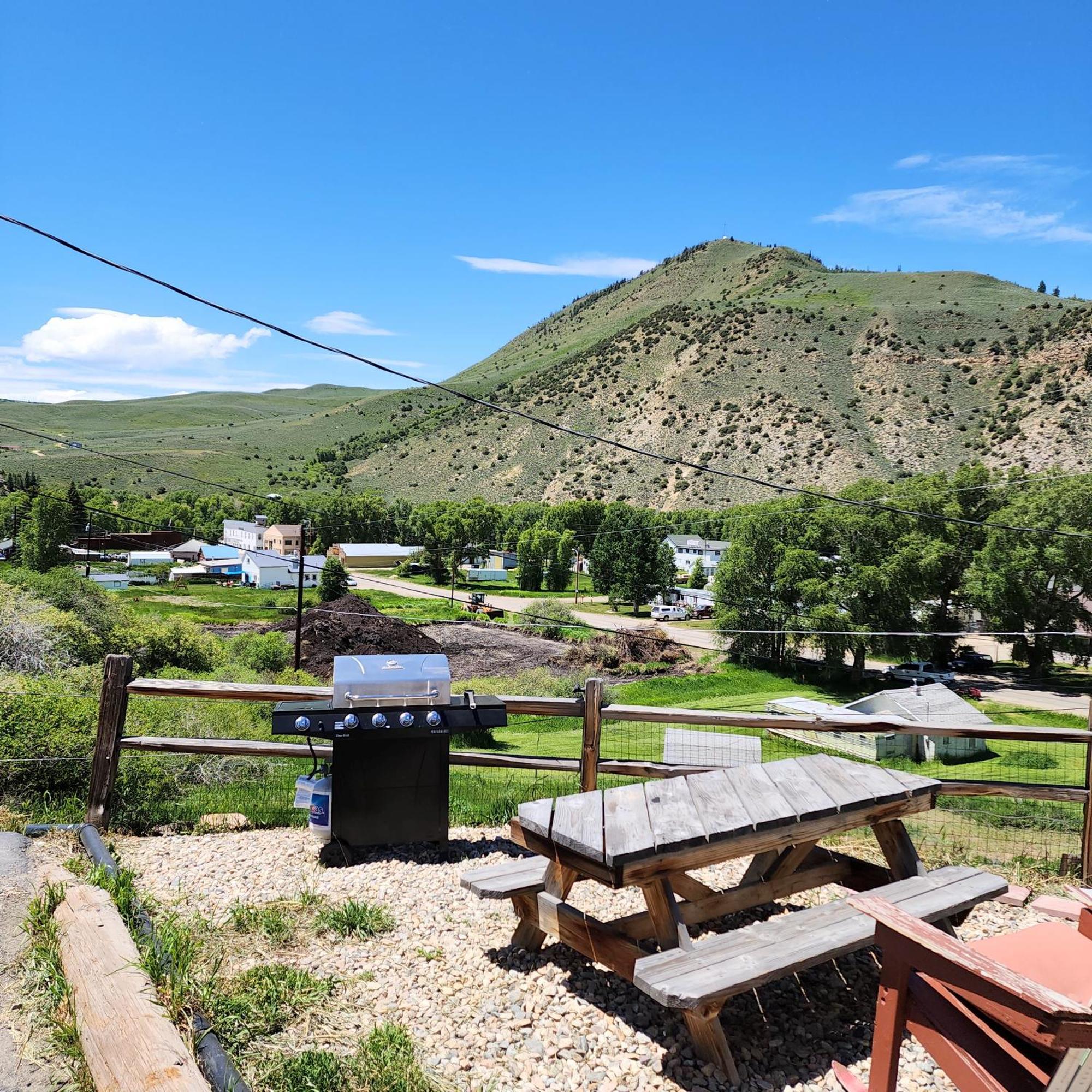 Canyon Motel Near Rocky Mountain National Park ฮ็อตซัลเฟอร์สปริงส์ ภายนอก รูปภาพ